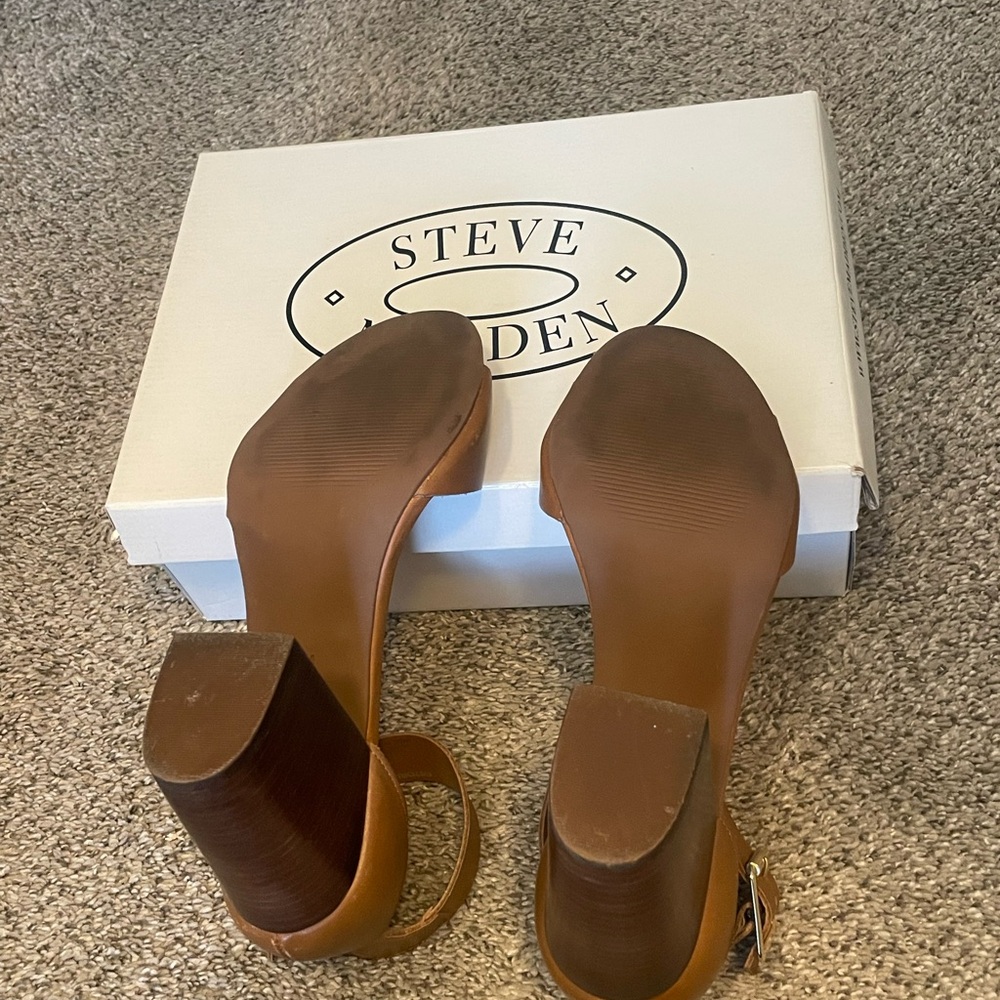 Steve Madden Tan Leather Block Heel Sandal with Ankle Buckle - Picture 4 of 4